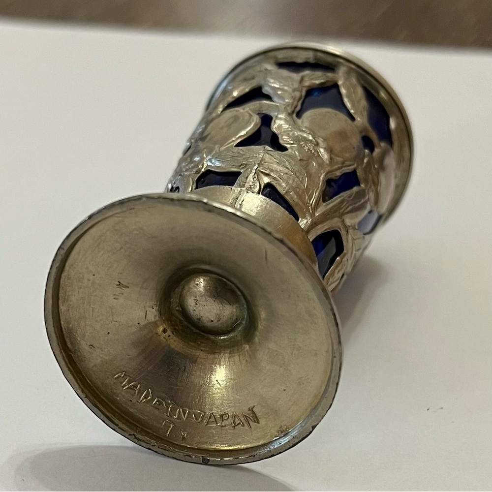 Vintage, ART NOUVEAU silver metal cobalt blue shaker. ONE item. - Picture 3 of 9